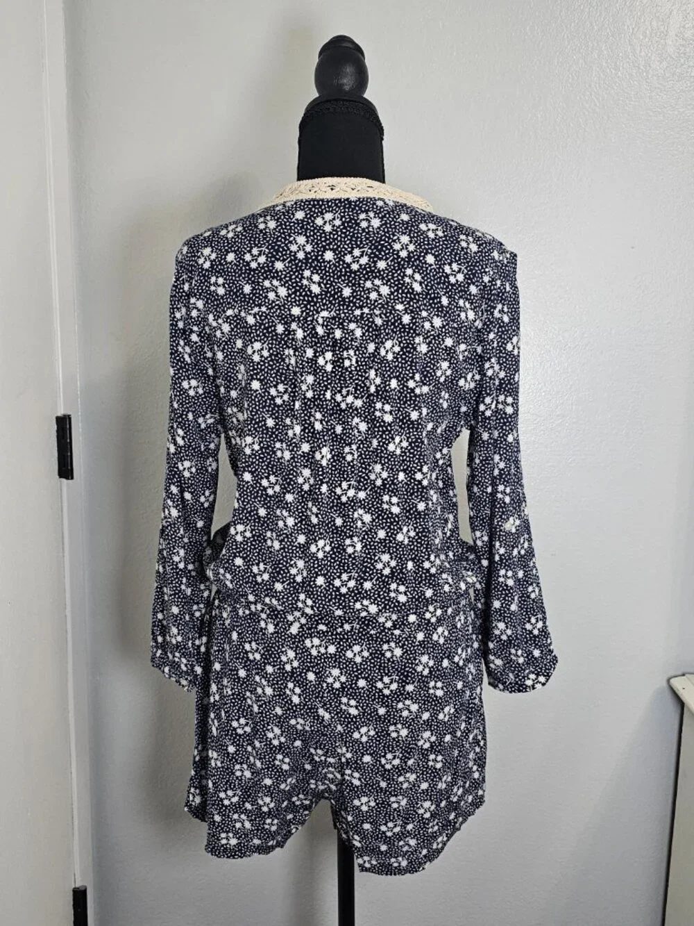 Ellison Boho Floral Lace Trim Romper Navy Blue & White Long Tassel Waist Size M - Picture 3 of 7